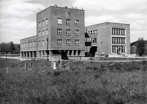 Budovy A a B dokončené v roce 1933
