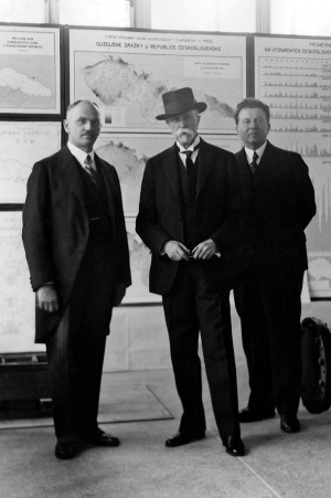 Záběr z historické návštěvy prezidenta T. G. Masaryka v ústavu v roce 1933